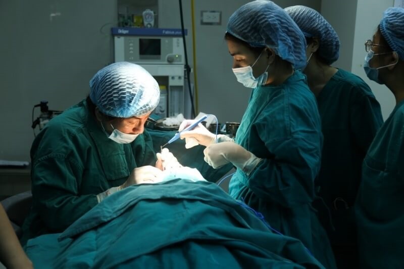 Cắt mí dưới bao lâu thì lành phụ thuộc vào bác sĩ thực hiện