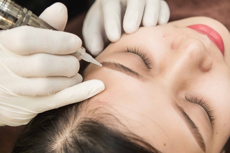 Bên cao bên thấp do trình độ kỹ thuật viên phun xăm