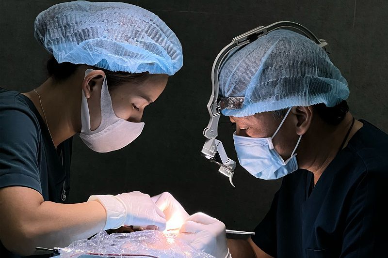 Phẫu thuật khắc phục mí lật với trường hợp nặng