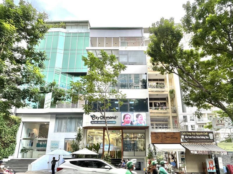 Sky Diamond là địa chỉ sửa mí lật uy tín hàng đầu