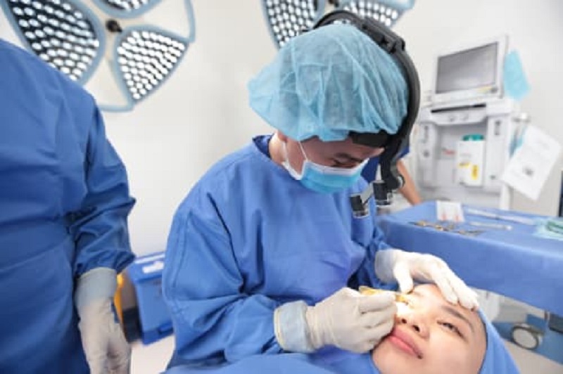 Lấy mỡ bọng mắt dưới an toàn khi thực hiện ở địa chỉ uy tín