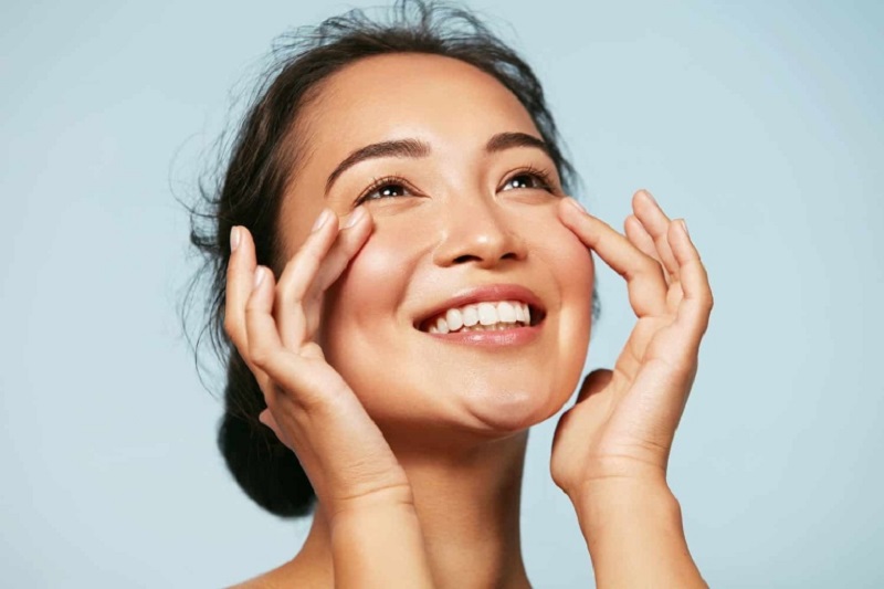 Nâng cung mày hay cắt mí