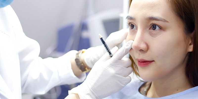 Chi phí cắt bọng mỡ mắt dưới Thu Cúc phụ thuộc vào nhiều yếu tố khác nhau