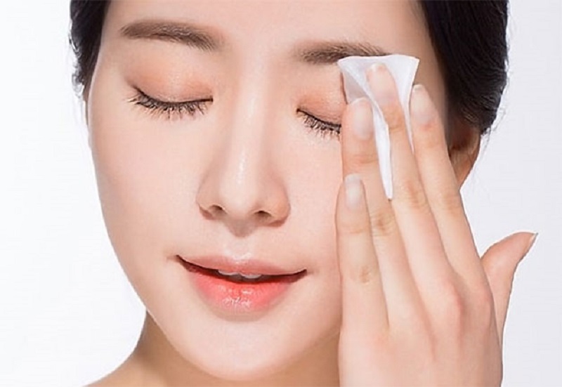 Chăm sóc sau nâng cung mày sai cách có thể gây viêm nhiễm